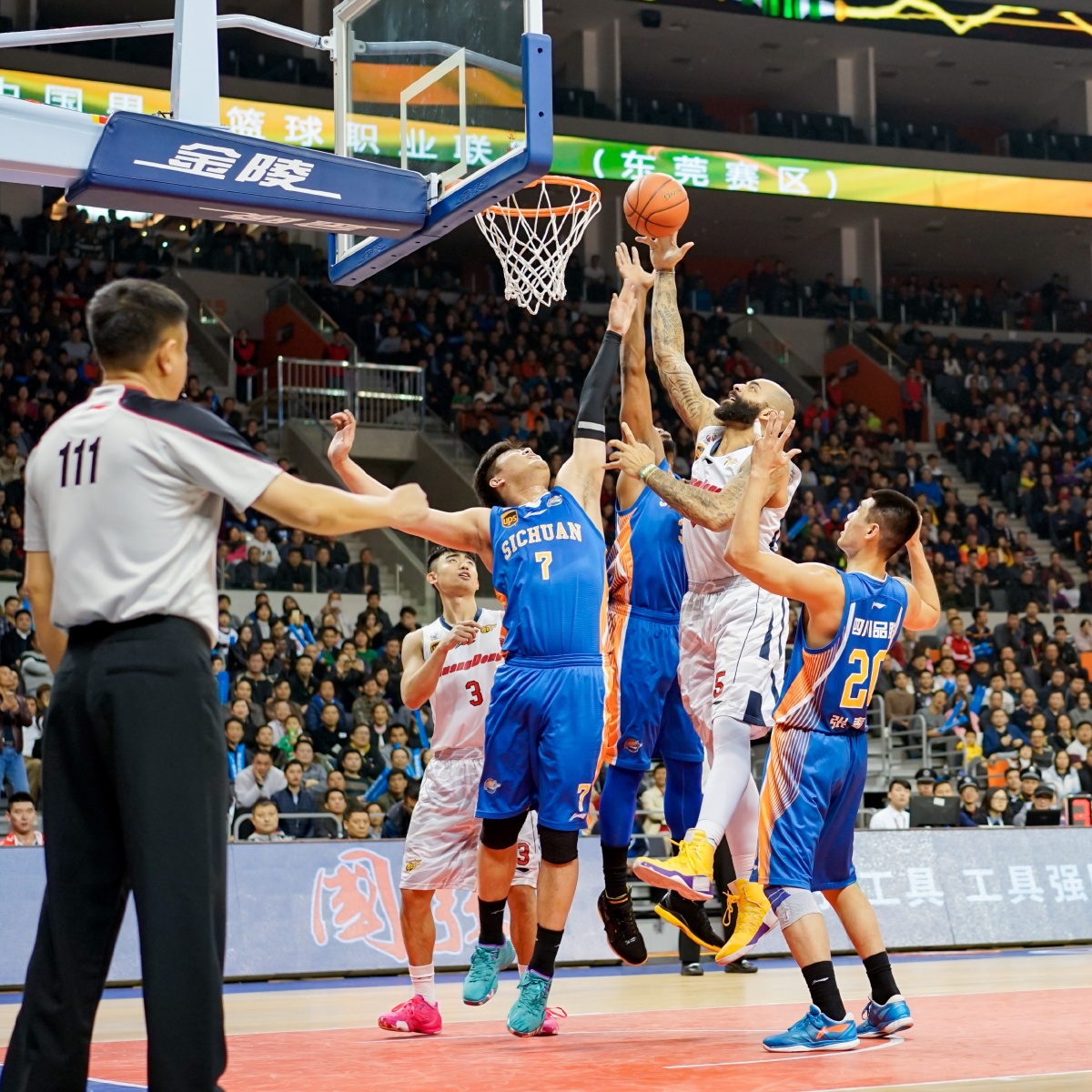 王建民的洋基王牌之路在 2006 年正式开启，亚洲之光再次闪耀