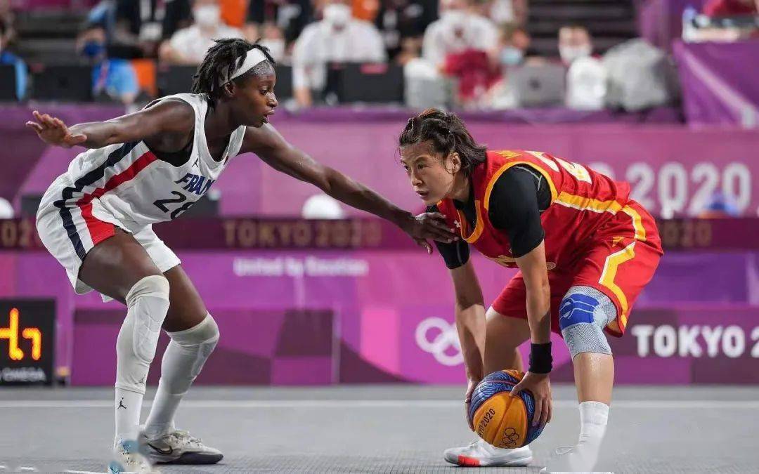 记者：曼联、切尔西、国米关注罗比尼奥之子