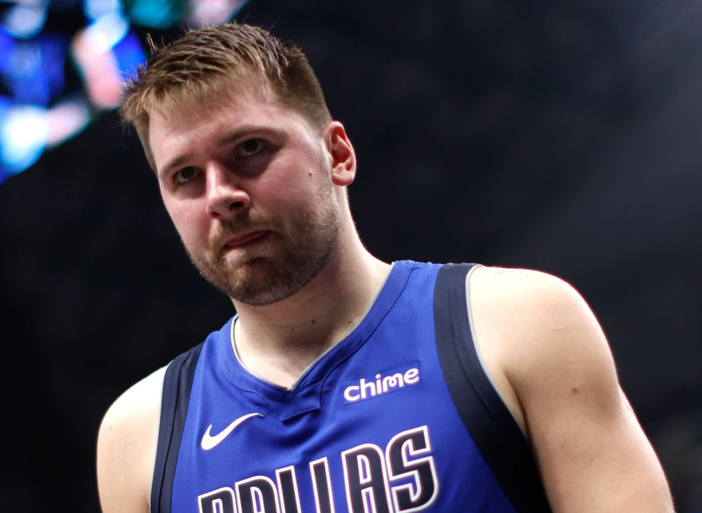 华子空砍25分米切尔28+8 莫布利24分骑士复仇森林狼