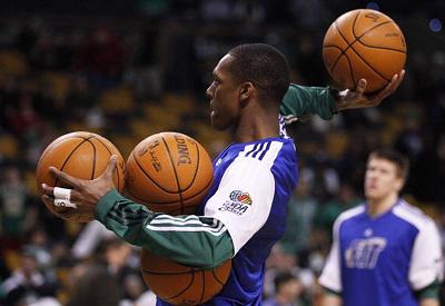 意甲媒体透露：米兰补强后防线时出现新名字：萨索洛的杰伊·伊德泽斯