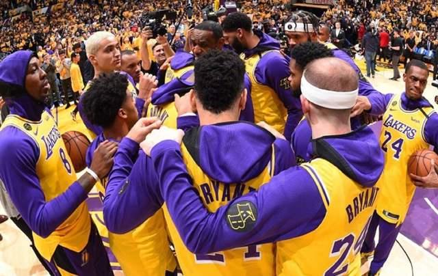 乌度卡变阵获奇效，火箭队终结3连败