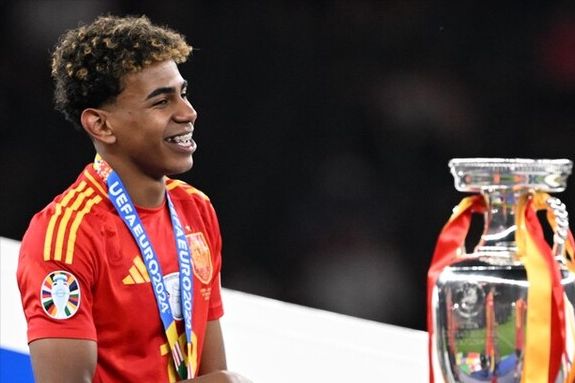 湖人球员通道签名小孩实为工作人员安排