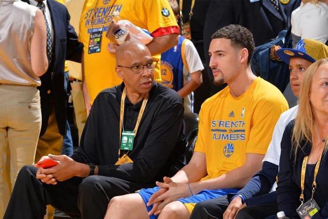 打满12分钟！怀特首节投篮10中5，得到12分2篮板2助攻